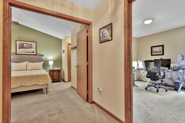 7038 46th Street N, Oakdale, MN 55128