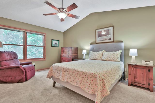 7038 46th Street N, Oakdale, MN 55128