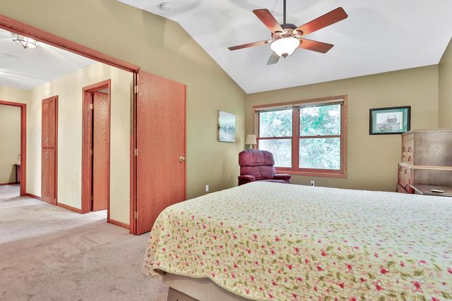 7038 46th Street N, Oakdale, MN 55128