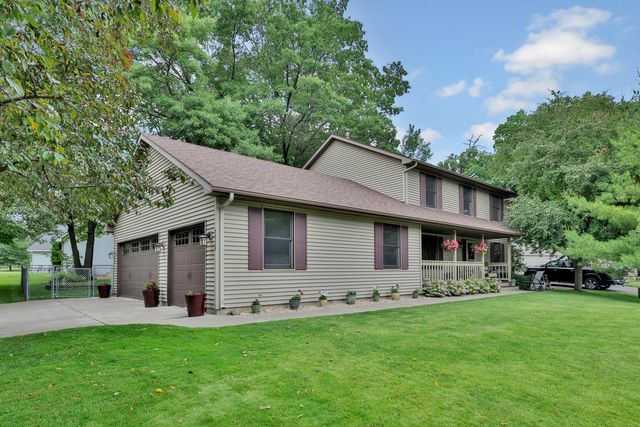 7038 46th Street N, Oakdale, MN 55128