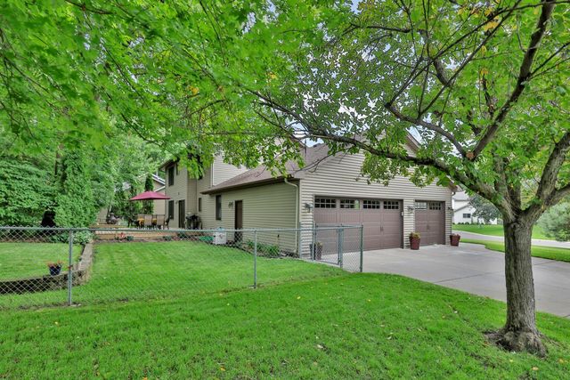 7038 46th Street N, Oakdale, MN 55128