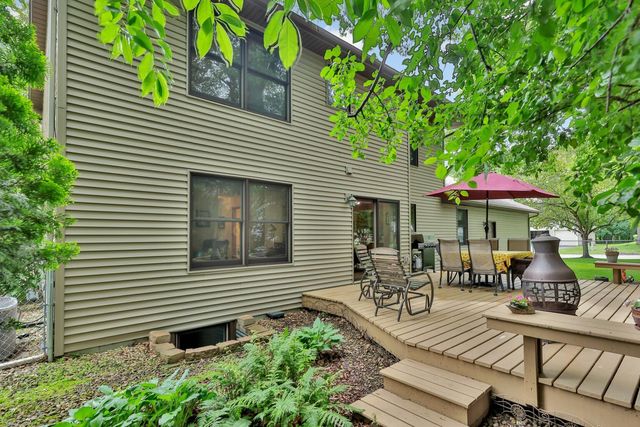 7038 46th Street N, Oakdale, MN 55128