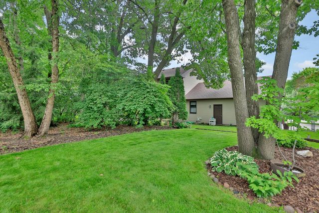 7038 46th Street N, Oakdale, MN 55128