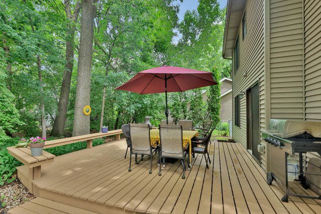 7038 46th Street N, Oakdale, MN 55128