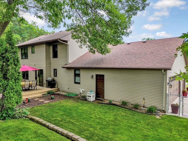 7038 46th Street N, Oakdale, MN 55128