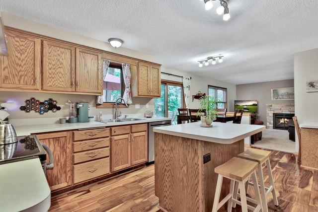 7038 46th Street N, Oakdale, MN 55128