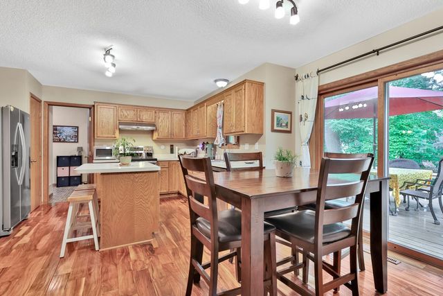 7038 46th Street N, Oakdale, MN 55128