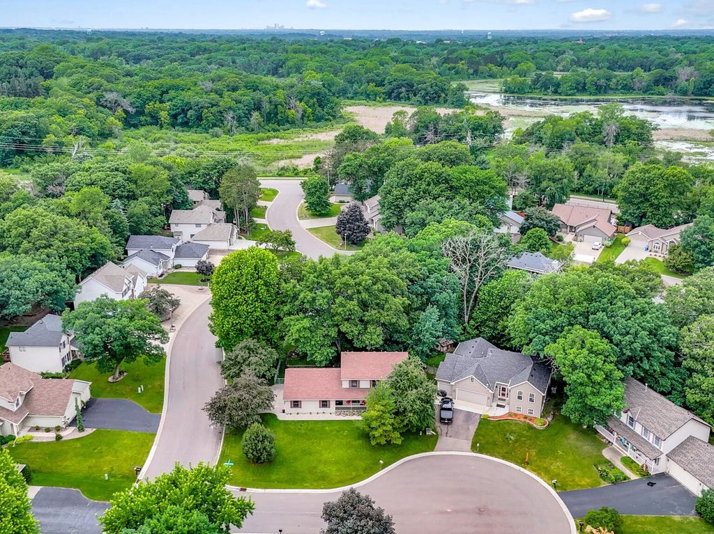 7038 46th Street N, Oakdale, MN 55128
