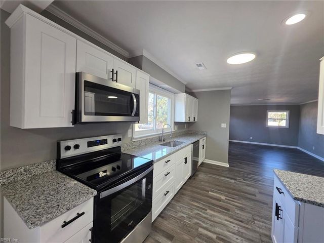 4701 Deerfield LN, Virginia Beach, VA 23455