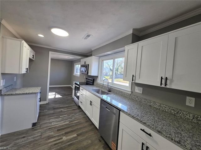 4701 Deerfield LN, Virginia Beach, VA 23455