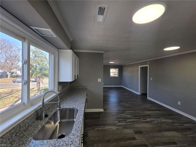 4701 Deerfield LN, Virginia Beach, VA 23455