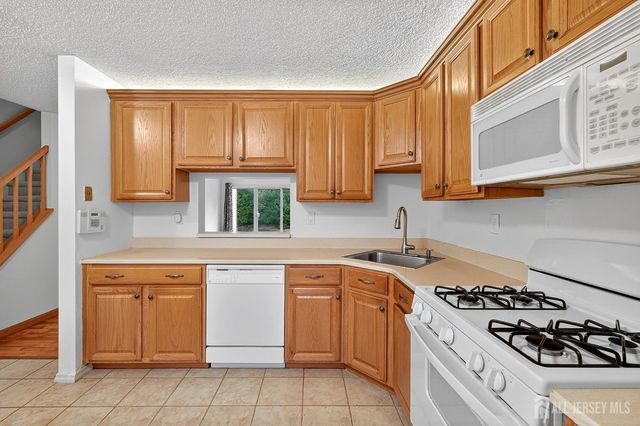 134 Pear Tree Lane, Franklin, NJ 08823