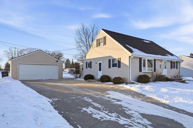 215 LILAC LANE, Little Chute, WI 54140