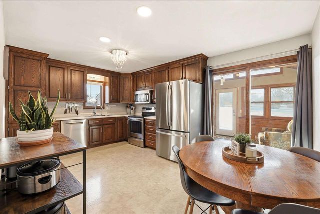 215 LILAC LANE, Little Chute, WI 54140