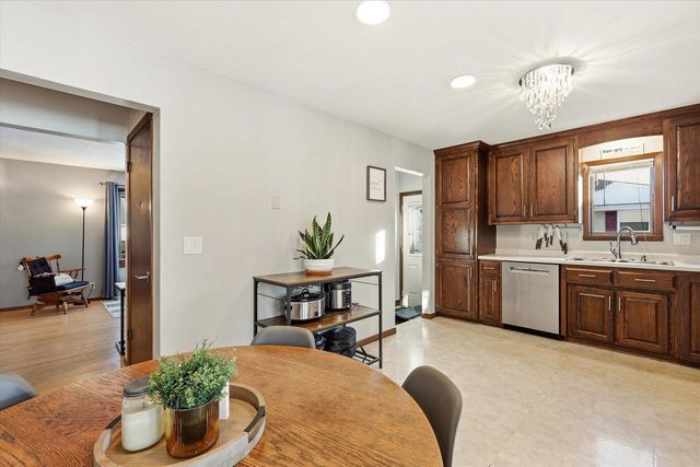 215 LILAC LANE, Little Chute, WI 54140