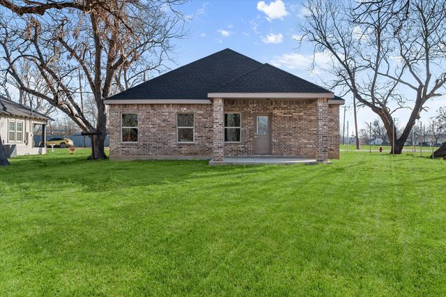 101 N Goodman Avenue, Kerens, TX 75144