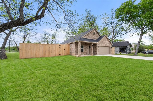 101 N Goodman Avenue, Kerens, TX 75144