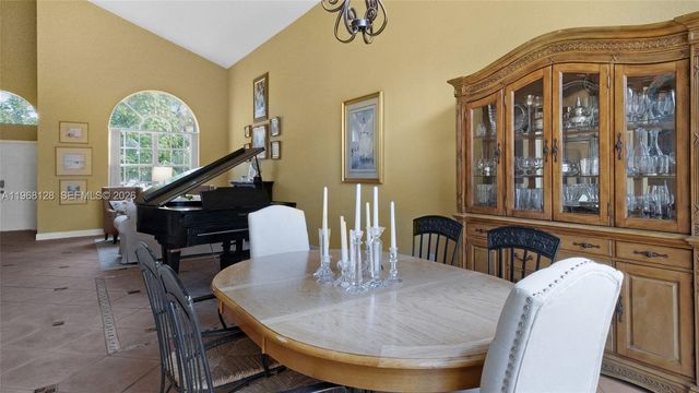 9768 NW 30th St, Doral, FL 33172