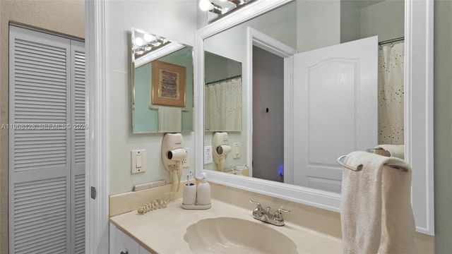 9768 NW 30th St, Doral, FL 33172