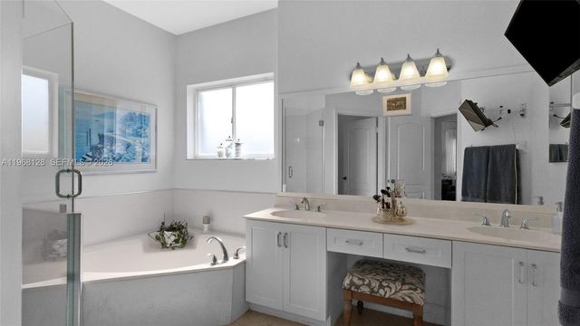 9768 NW 30th St, Doral, FL 33172