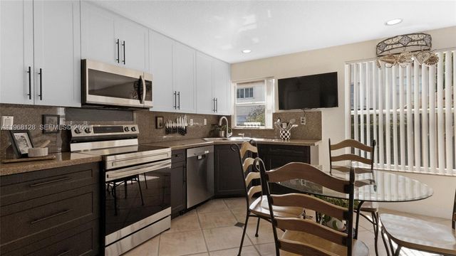 9768 NW 30th St, Doral, FL 33172