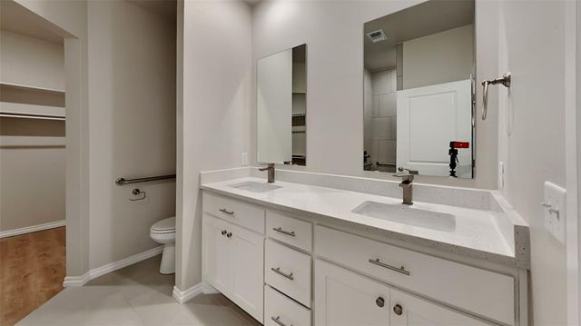 7005 Labelle Drive, Warr Acres, OK 73132