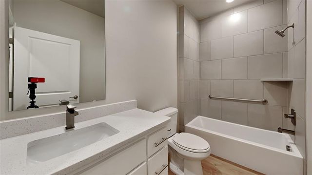 7005 Labelle Drive, Warr Acres, OK 73132