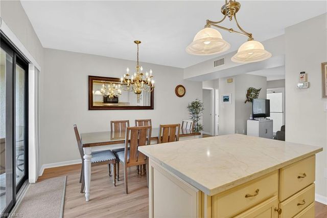 788 PARK SHORE DR # B22, Naples, FL 34103