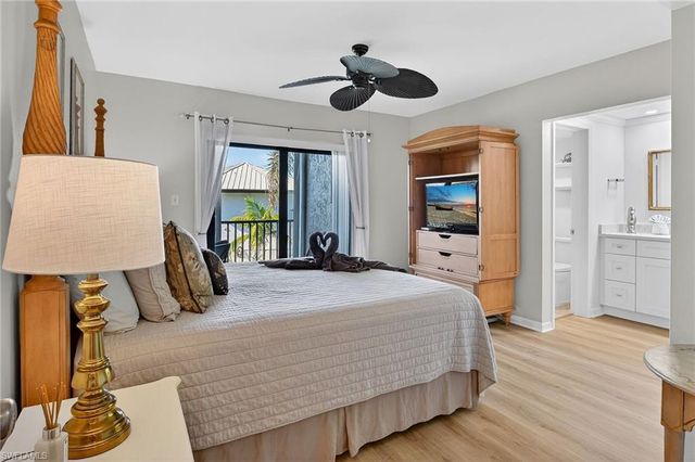 788 PARK SHORE DR # B22, Naples, FL 34103