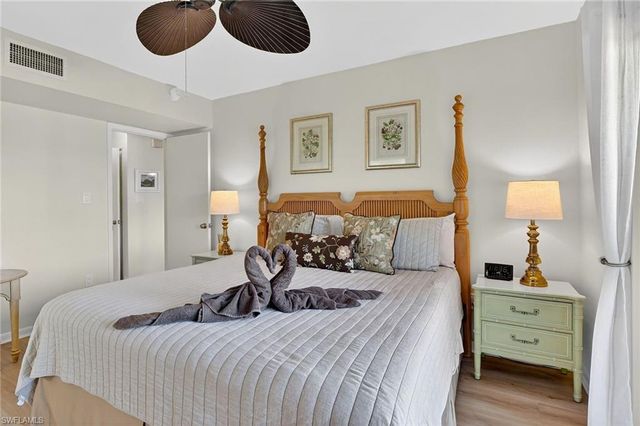 788 PARK SHORE DR # B22, Naples, FL 34103