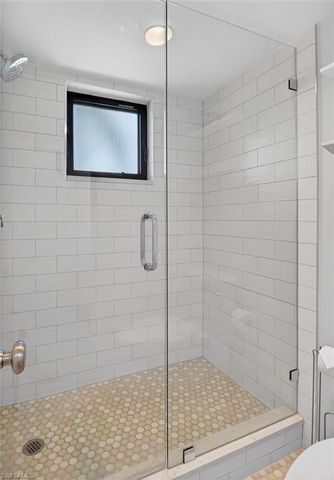 788 PARK SHORE DR # B22, Naples, FL 34103