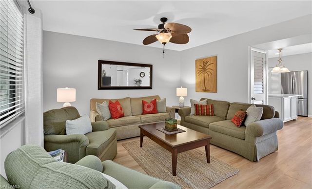 788 PARK SHORE DR # B22, Naples, FL 34103