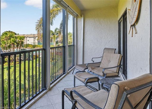 788 PARK SHORE DR # B22, Naples, FL 34103