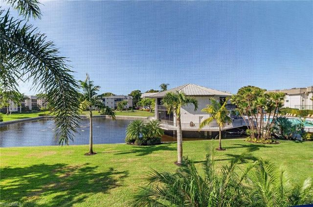 788 PARK SHORE DR # B22, Naples, FL 34103