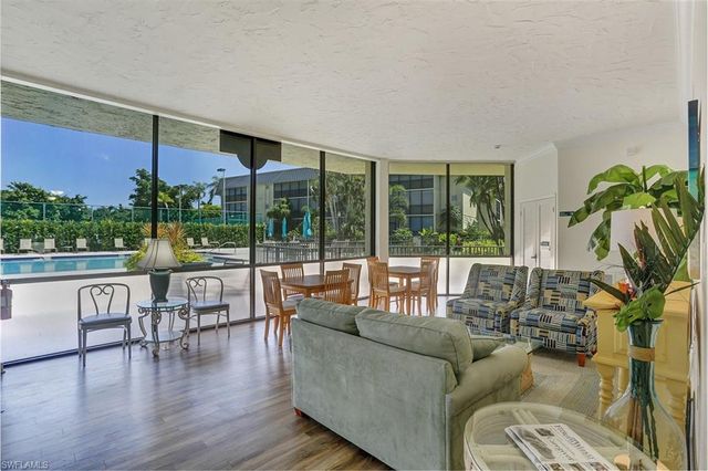 788 PARK SHORE DR # B22, Naples, FL 34103