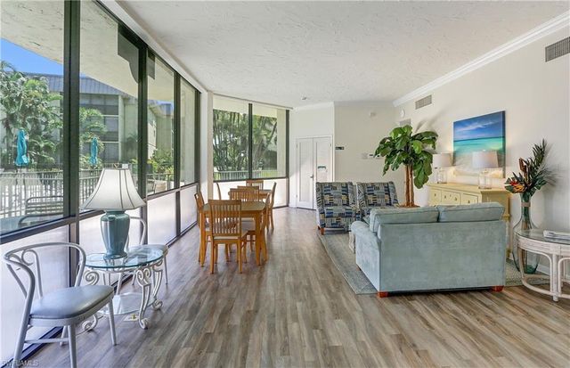 788 PARK SHORE DR # B22, Naples, FL 34103