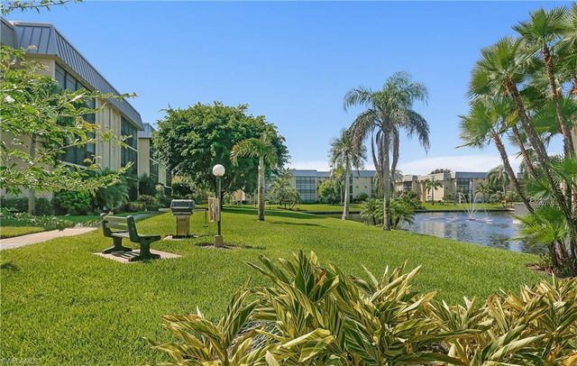 788 PARK SHORE DR # B22, Naples, FL 34103