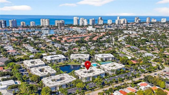 788 PARK SHORE DR # B22, Naples, FL 34103