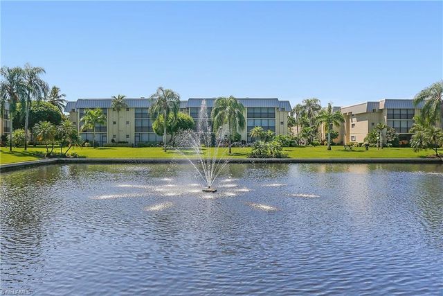 788 PARK SHORE DR # B22, Naples, FL 34103