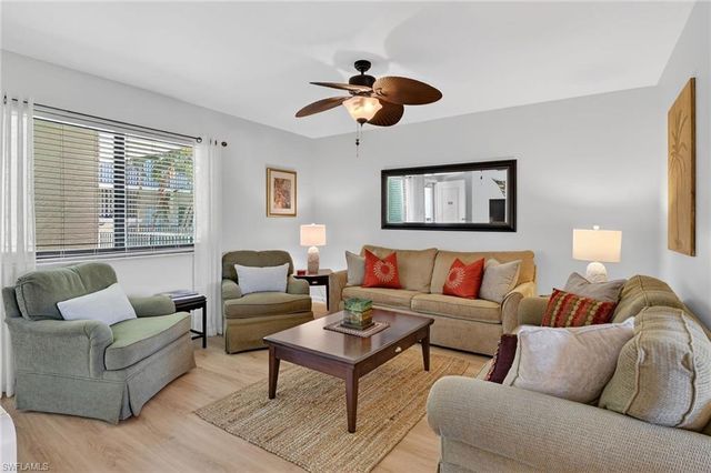 788 PARK SHORE DR # B22, Naples, FL 34103