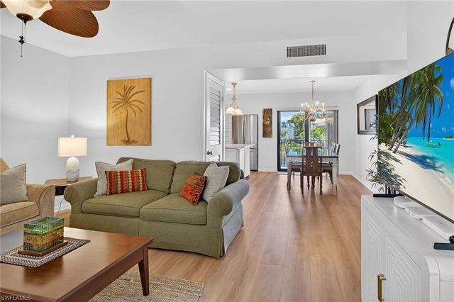 788 PARK SHORE DR # B22, Naples, FL 34103