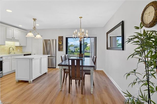 788 PARK SHORE DR # B22, Naples, FL 34103