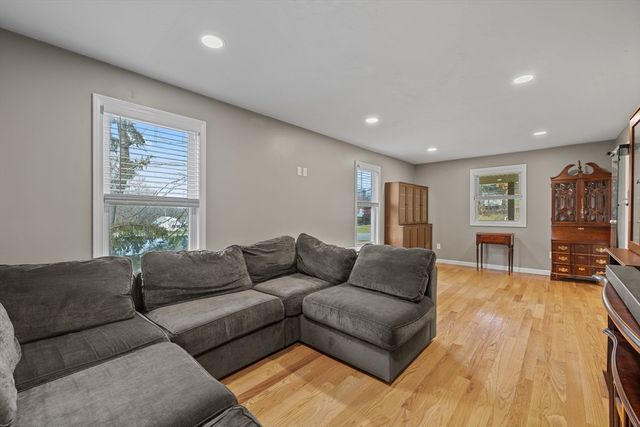 54 Maple St, West Boylston, MA 01583