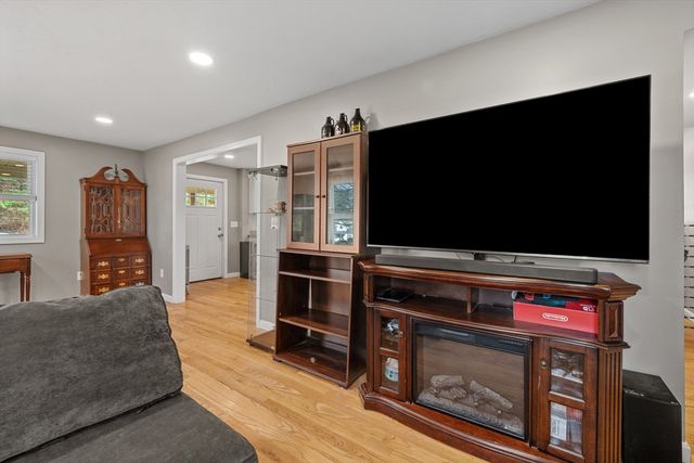 54 Maple St, West Boylston, MA 01583