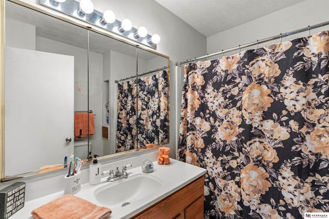 9481 N Spencer Street, Omaha, NE 68134