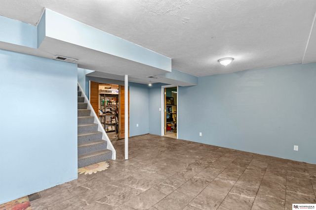 9481 N Spencer Street, Omaha, NE 68134