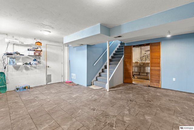 9481 N Spencer Street, Omaha, NE 68134