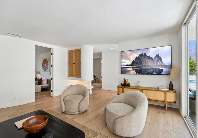 1190 E Buena Vista Drive, Palm Springs, CA 92262