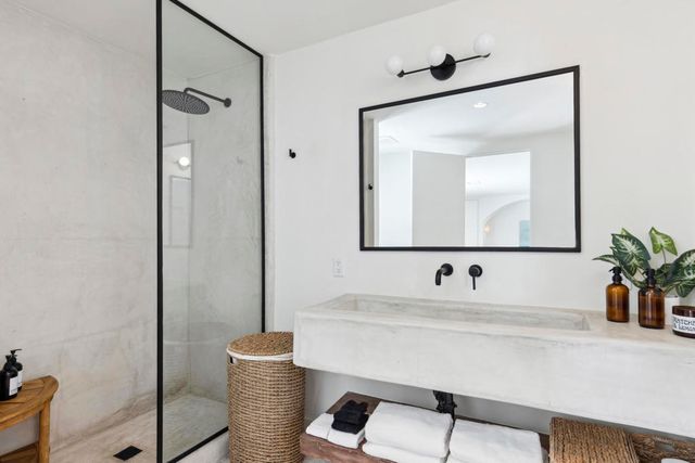 1190 E Buena Vista Drive, Palm Springs, CA 92262