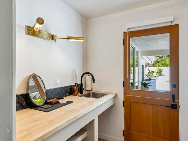 1190 E Buena Vista Drive, Palm Springs, CA 92262